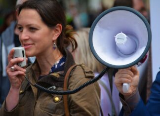 Jaki jest mandat za głośny wydech?