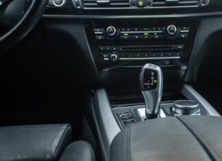 Czy dodaje się gazu przy zmianie biegów?