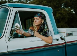 Czy kierowca autobusu ma prawo korzystać ze zwalniacza podczas jazdy na śliskiej nawierzchni?