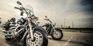 Kto może jeździć motorem bez prawa jazdy?