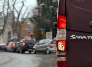 Czy będzie można jeździć autem spalinowym po 2035? Czy będzie można jeździć autem spalinowym po 2035?